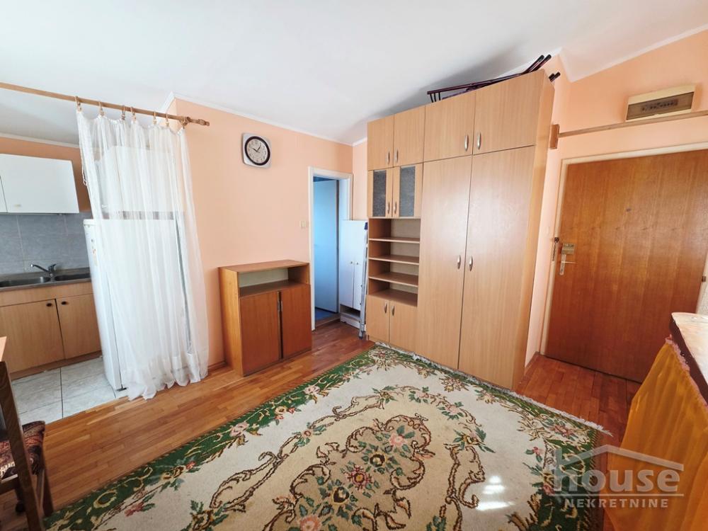 Slika 3 - Stan,NOVI SAD,ZELEZNICKA STANICA,kv: 21.00, € 57000, ID: 1064931