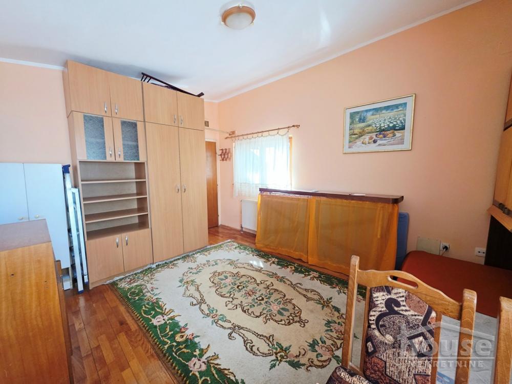 Slika 2 - Stan,NOVI SAD,ZELEZNICKA STANICA,kv: 21.00, € 57000, ID: 1064931