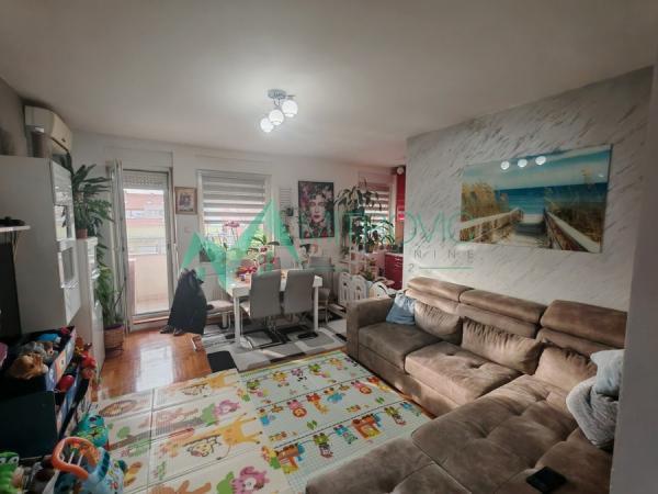 Glavna slika -Prodaje se prelep dvoiposoban stan na Grbavici od 62m2 sa pa