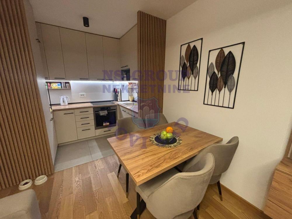 Slika 2 - Troiposoban, 79m2, Nova Detelinara Novi Sad, sa terasom, ima lift