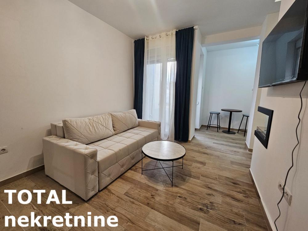 Slika 1 - Stan,PETROVARADIN,CENTAR,kv: 26.00, € 80000, ID: 1100056