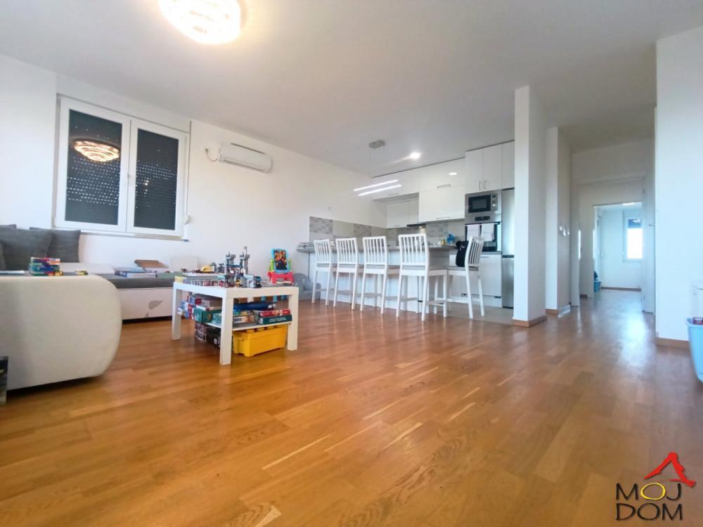 Glavna slika -Stan,NOVI SAD,SOMBORSKI BULEVAR,kv: 82, € 236900, ID: 1032176