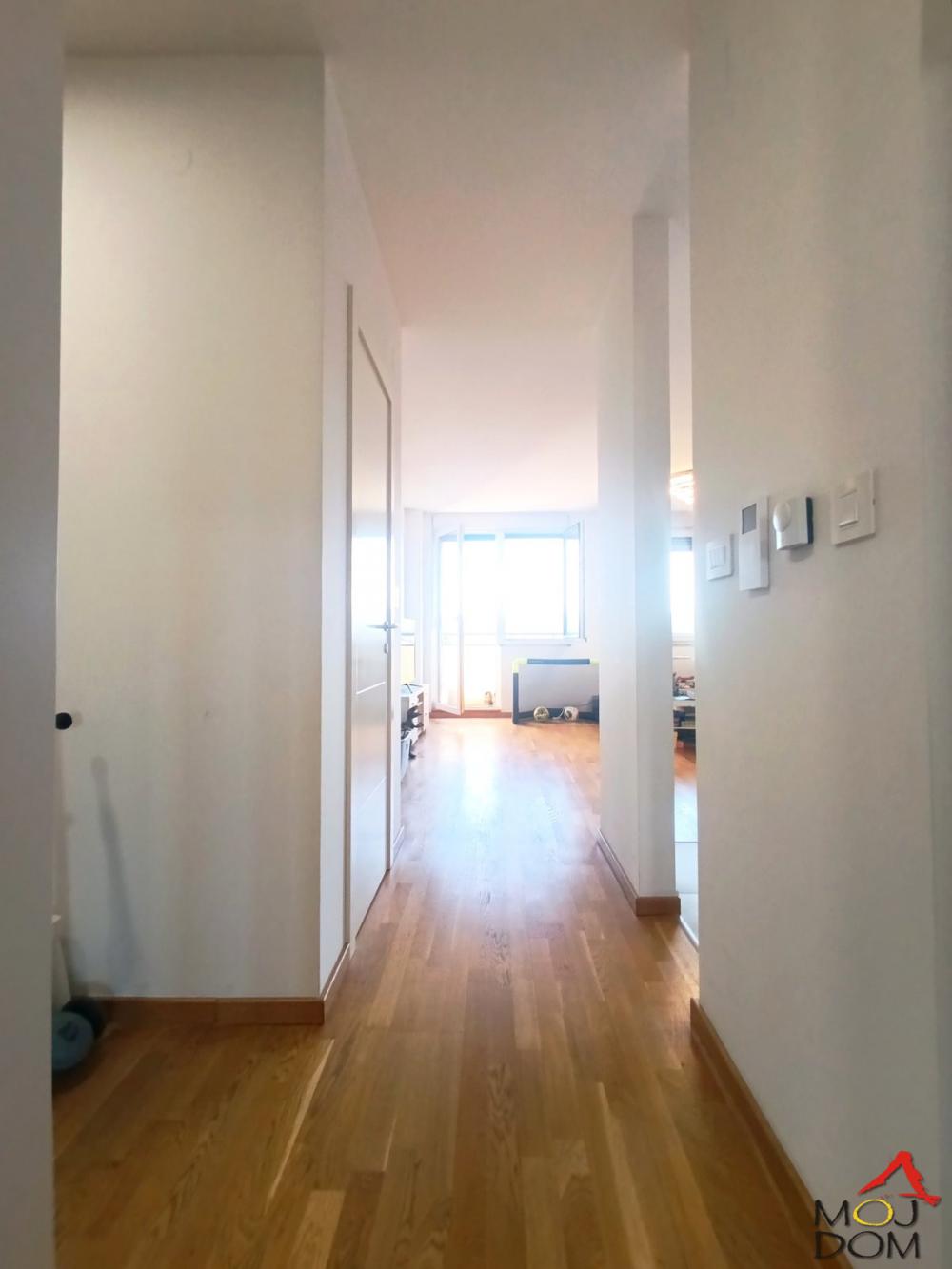 Slika 6 - Stan,NOVI SAD,SOMBORSKI BULEVAR,kv: 82, € 236900, ID: 1032176