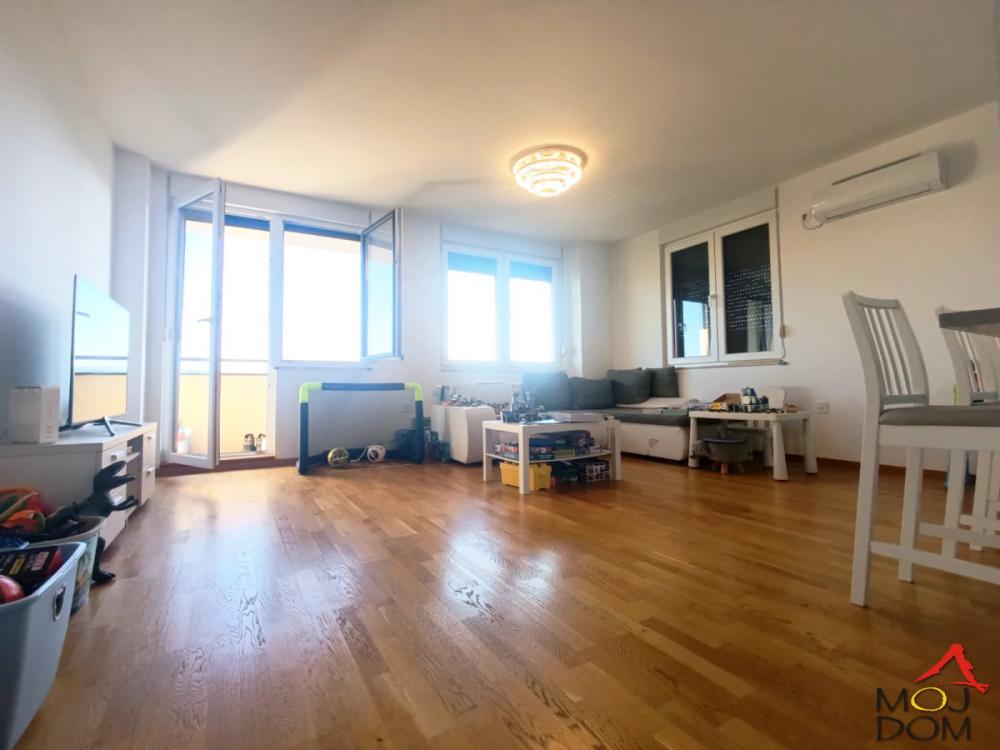 Slika 1 - Stan,NOVI SAD,SOMBORSKI BULEVAR,kv: 82, € 236900, ID: 1032176