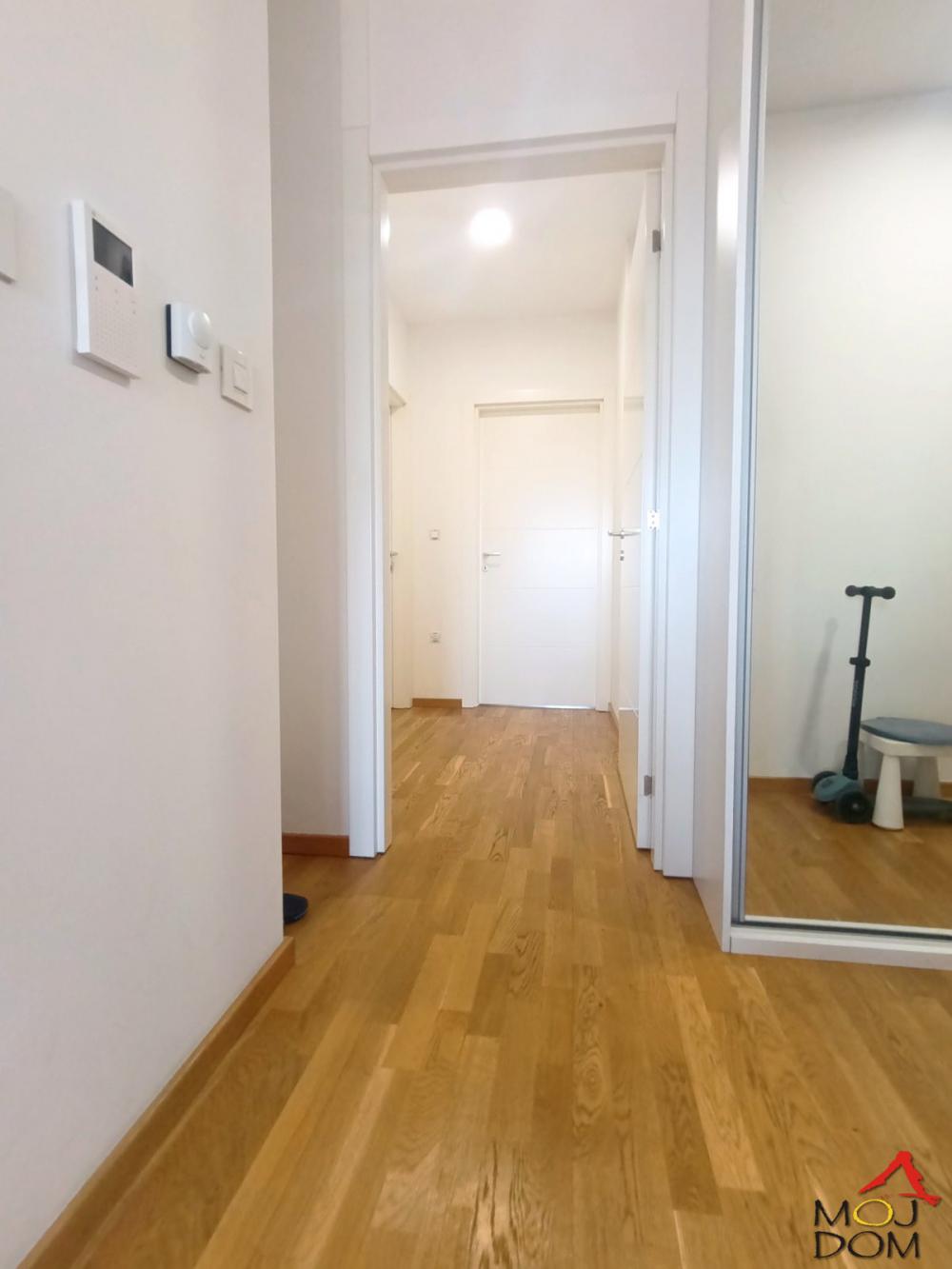 Slika 9 - Stan,NOVI SAD,SOMBORSKI BULEVAR,kv: 82, € 236900, ID: 1032176