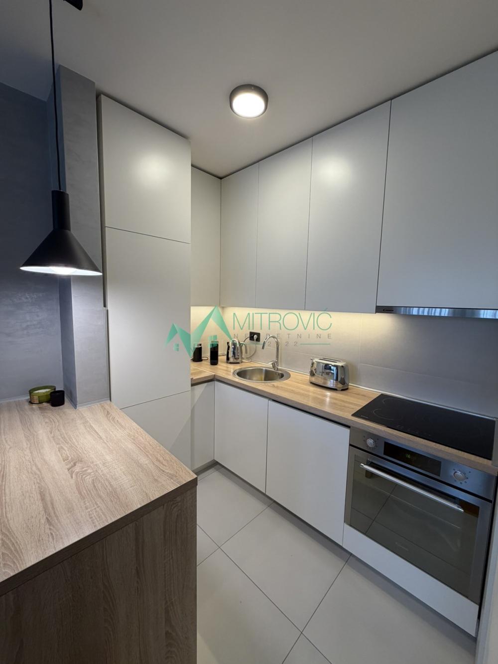 Slika 3 - Prodaje se kompletno namešten luksuzan jednoiposotoban stan