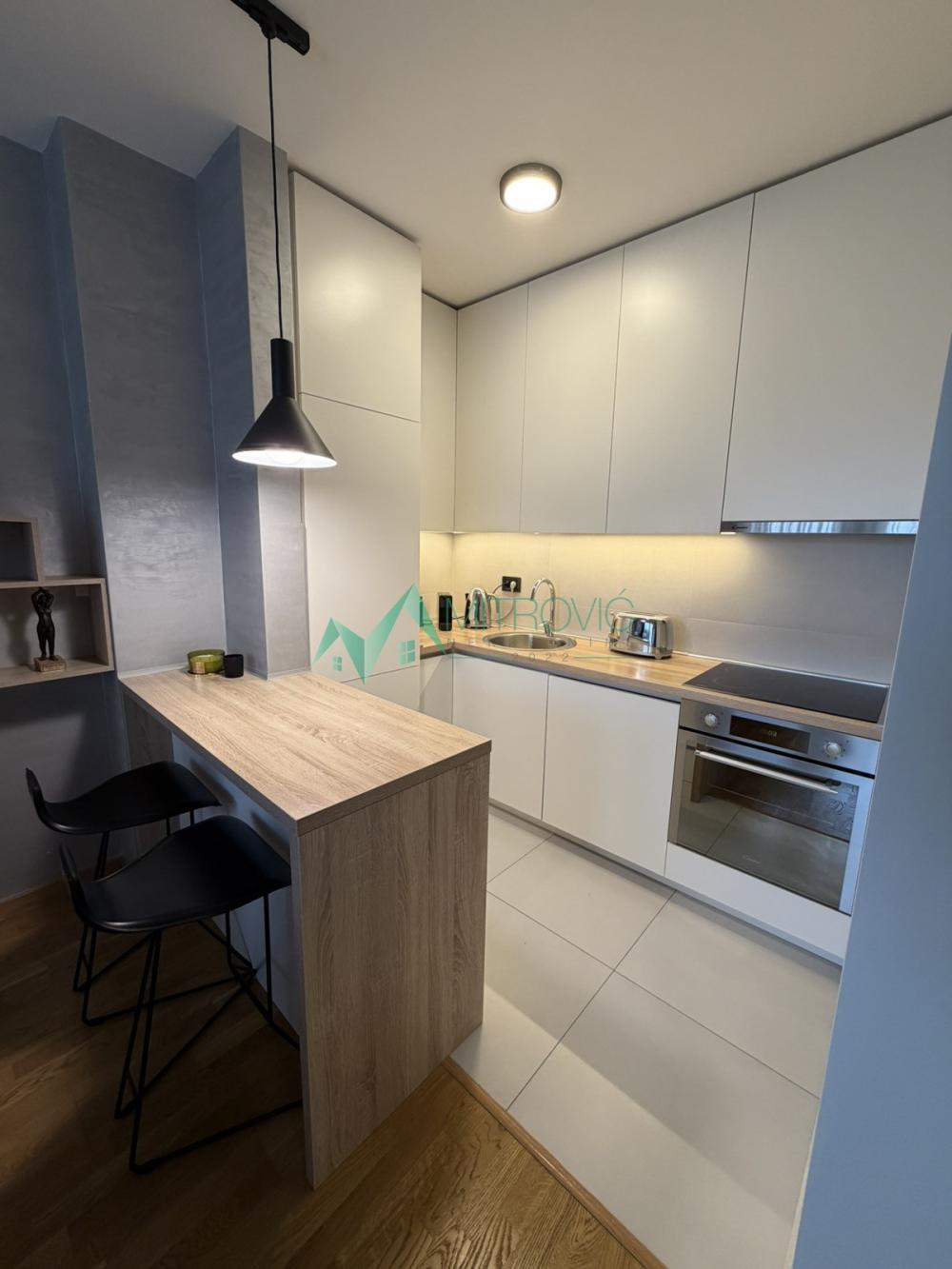 Slika 6 - Prodaje se kompletno namešten luksuzan jednoiposotoban stan