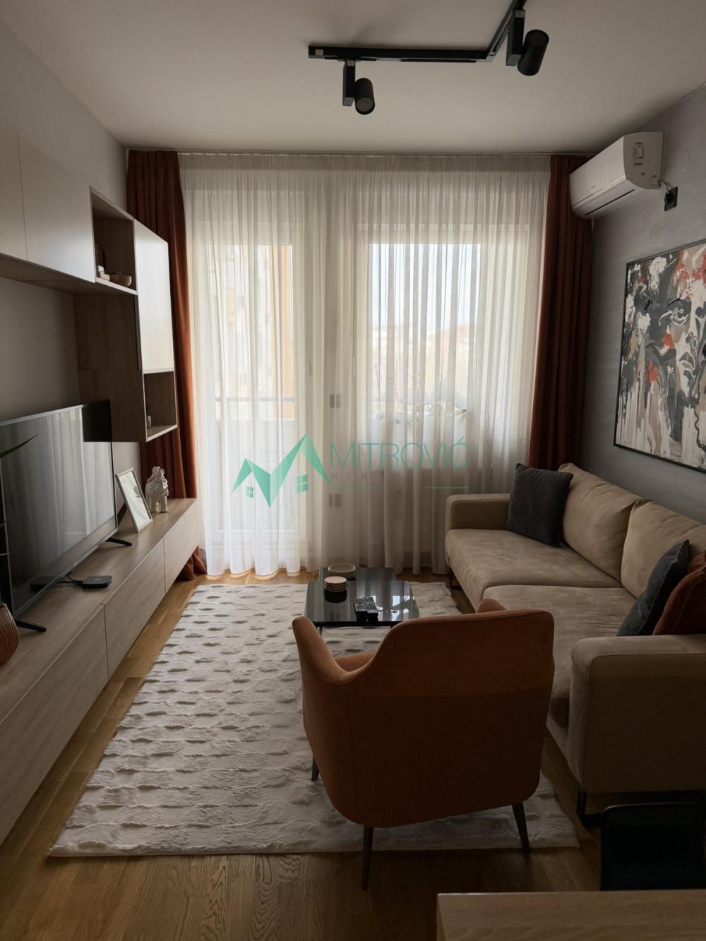 Slika 1 - Prodaje se kompletno namešten luksuzan jednoiposotoban stan