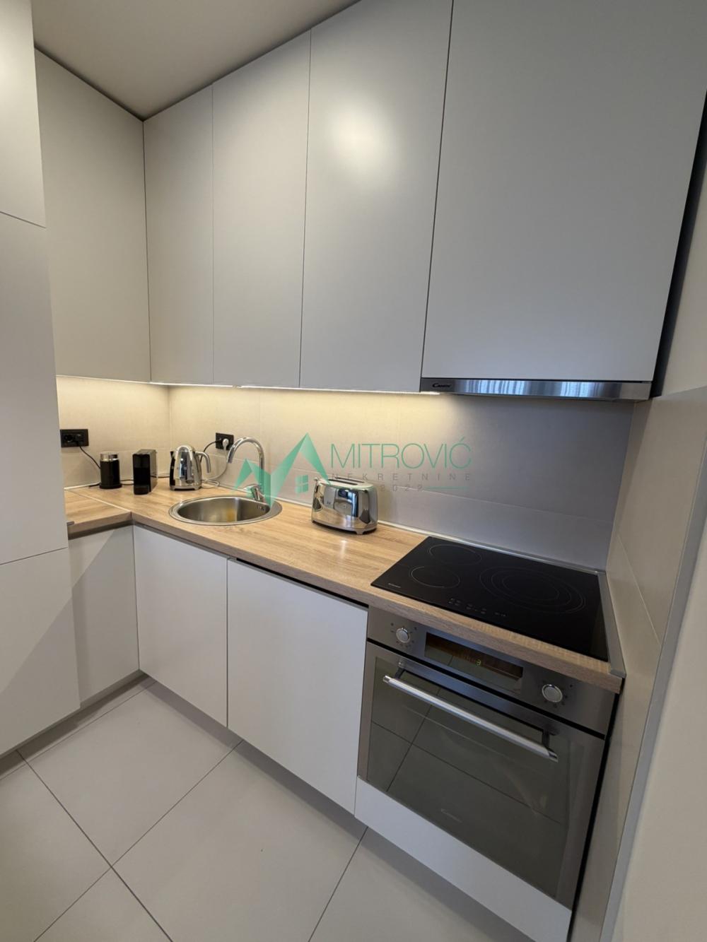 Slika 4 - Prodaje se kompletno namešten luksuzan jednoiposotoban stan