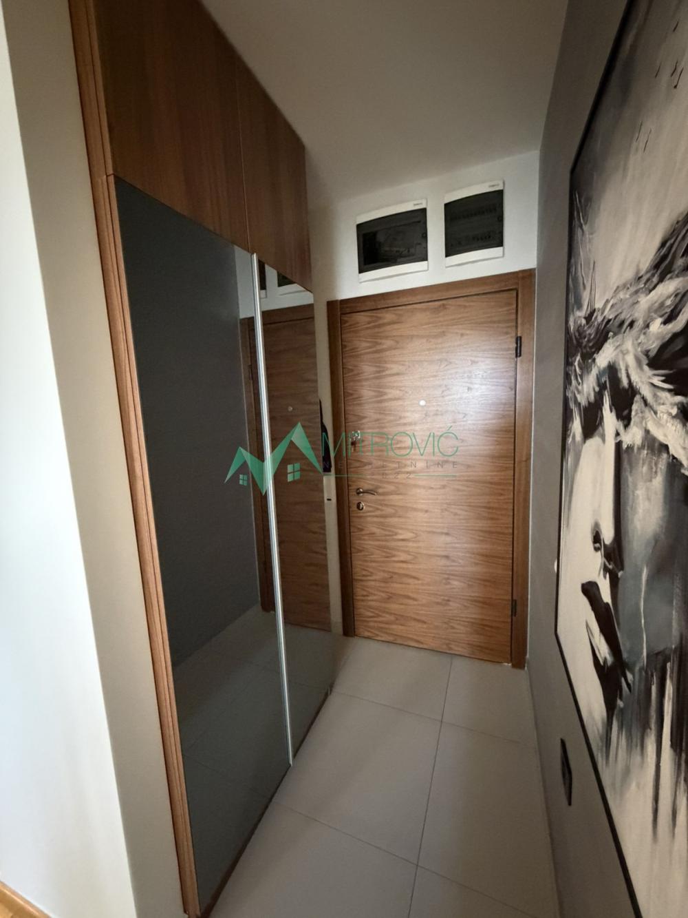 Slika 8 - Prodaje se kompletno namešten luksuzan jednoiposotoban stan