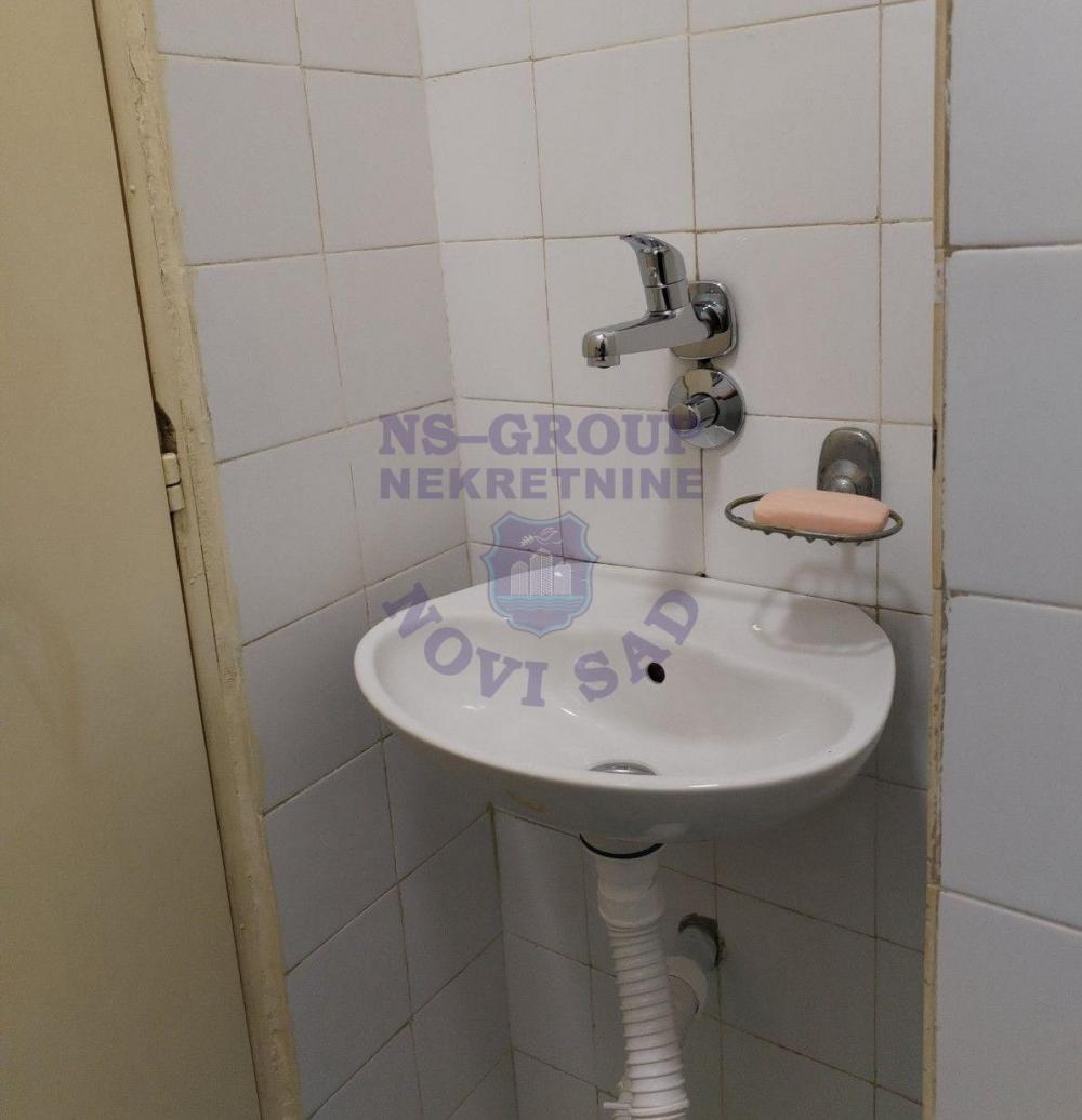 Slika 2 - Dvosoban, 59m2, Bulevar oslobođenja Novi Sad, sa terasom, ima lift