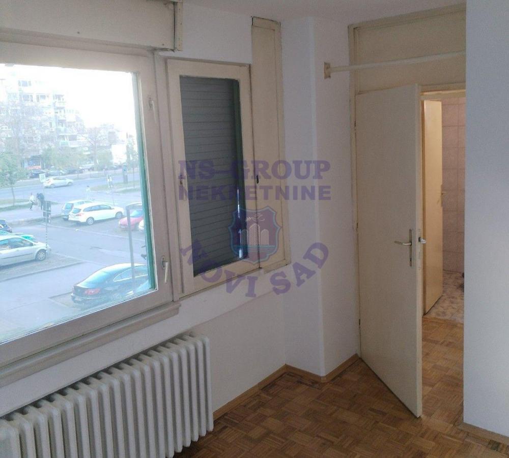 Slika 4 - Dvosoban, 59m2, Bulevar oslobođenja Novi Sad, sa terasom, ima lift