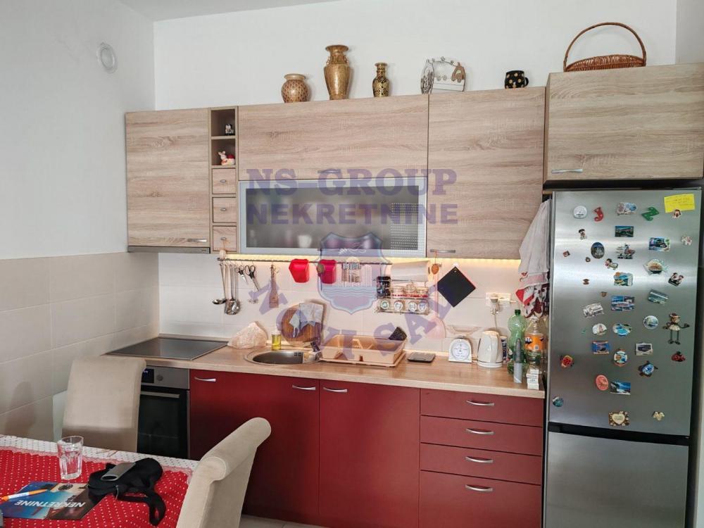 Slika 1 - Dvoiposoban, 43m2, Bulevar patrijarha Pavla (Somborski bulevar) Novi Sad, sa terasom, ima lift
