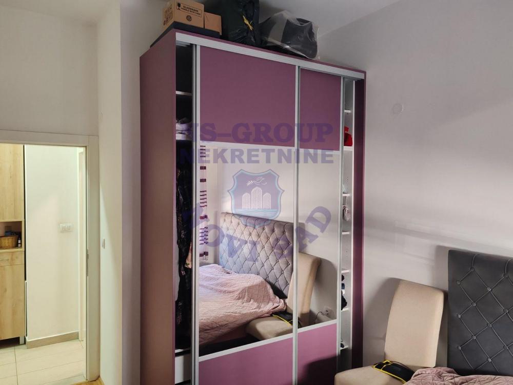 Slika 3 - Dvoiposoban, 43m2, Bulevar patrijarha Pavla (Somborski bulevar) Novi Sad, sa terasom, ima lift