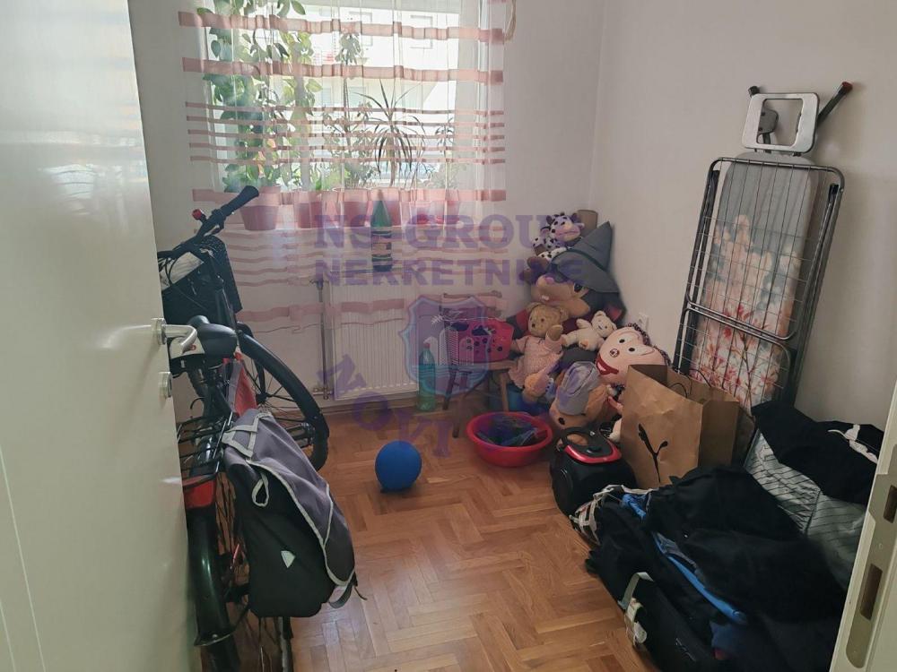 Slika 4 - Dvoiposoban, 43m2, Bulevar patrijarha Pavla (Somborski bulevar) Novi Sad, sa terasom, ima lift