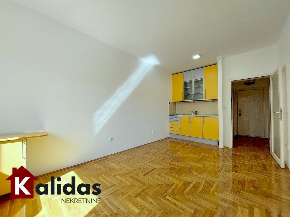 Slika 4 - Stan,NOVI SAD,GRBAVICA,kv: 24, € 95790, ID: 1008753