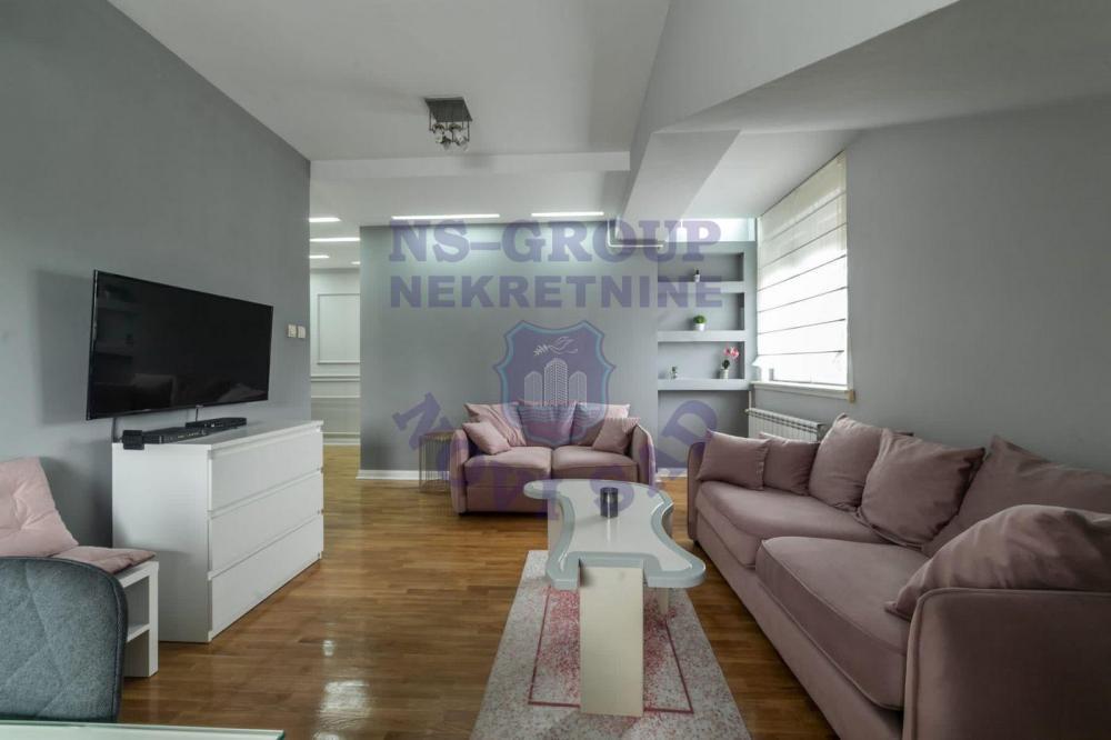 Glavna slika -Prodaje se odličan stan u centru, površine 49 m2