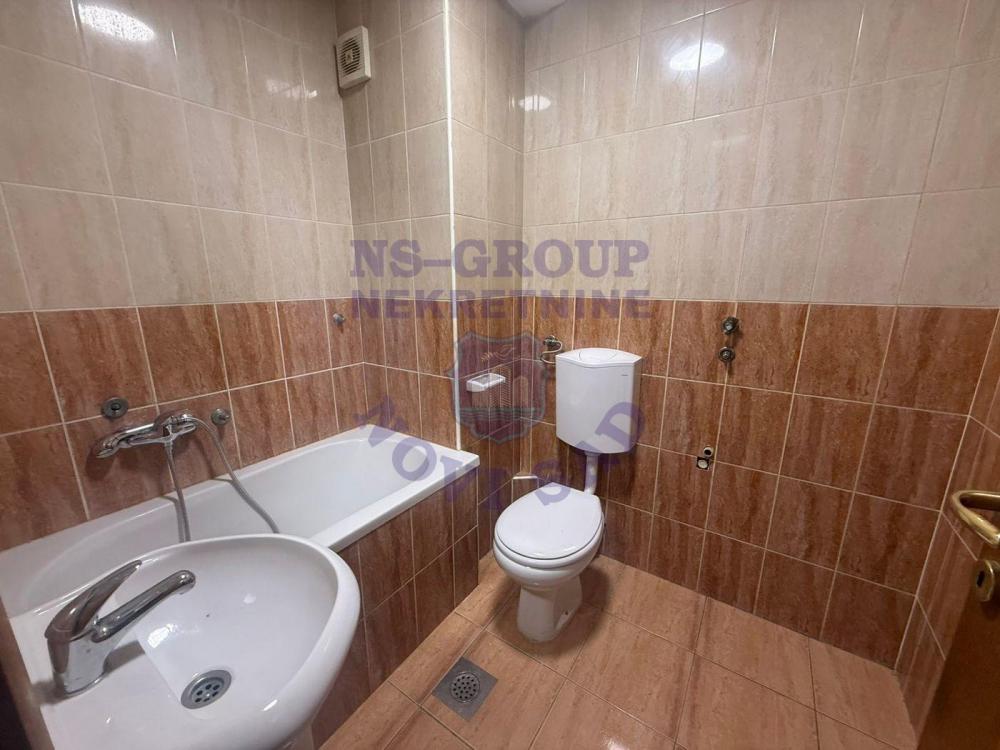 Slika 2 - Dvosoban, 45m2, Nova Detelinara Novi Sad, sa terasom, ima lift