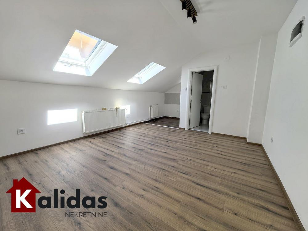 Slika 1 - Stan,NOVI SAD,CENTAR,kv: 22, € 77000, ID: 1008765