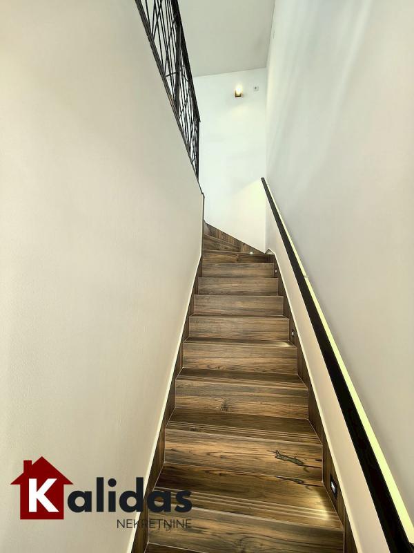 Slika 4 - Stan,NOVI SAD,CENTAR,kv: 22, € 77000, ID: 1008765