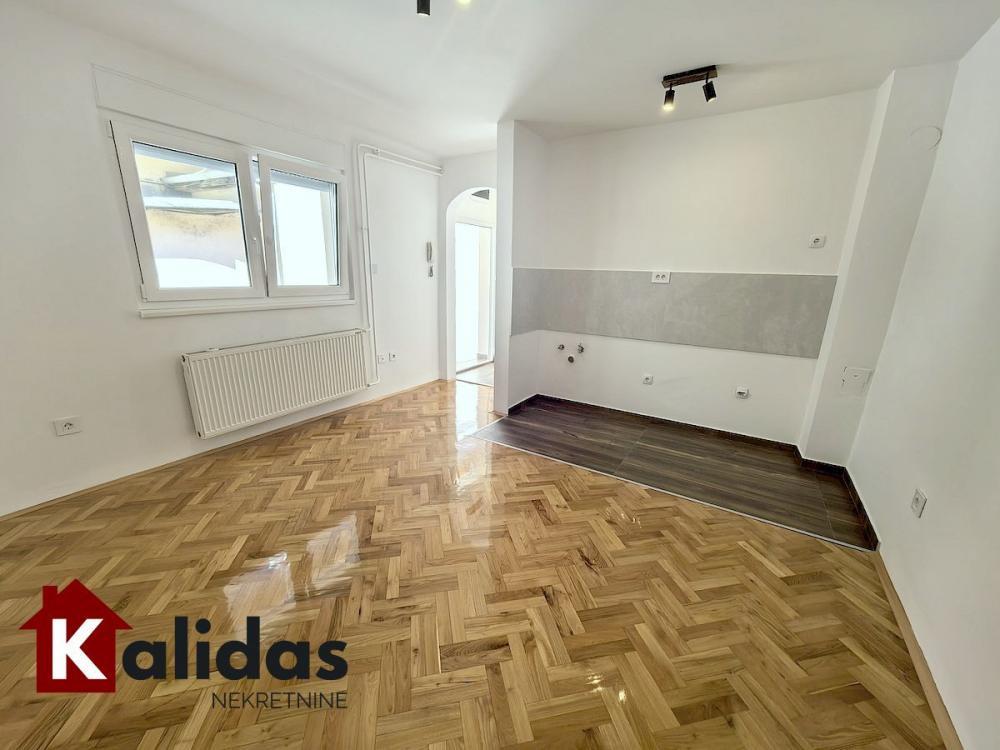 Glavna slika -Stan,NOVI SAD,CENTAR,kv: 24, € 84000, ID: 1008764