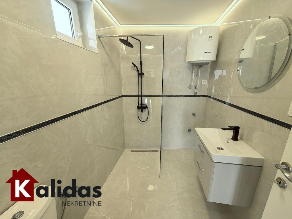 Slika 4 - Stan,NOVI SAD,CENTAR,kv: 24, € 84000, ID: 1008764