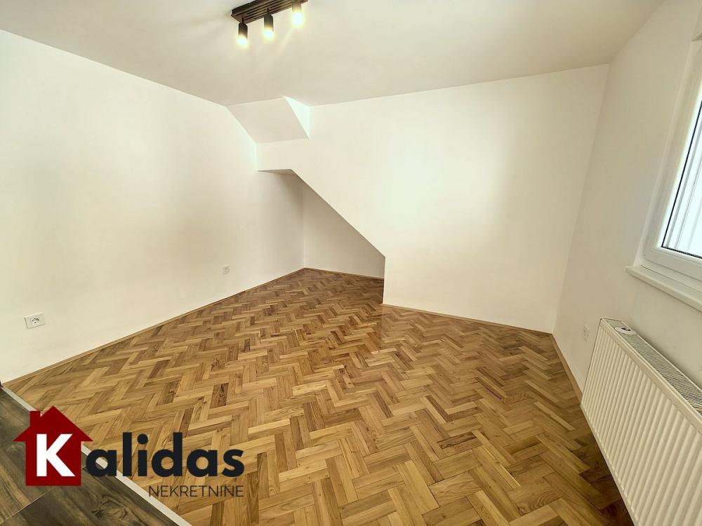 Slika 2 - Stan,NOVI SAD,CENTAR,kv: 24, € 84000, ID: 1008764