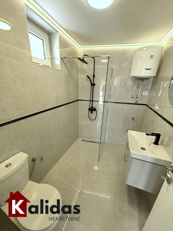Slika 3 - Stan,NOVI SAD,CENTAR,kv: 24, € 84000, ID: 1008764