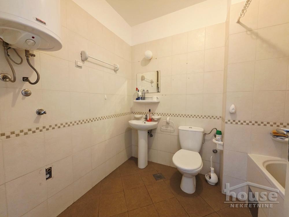 Slika 11 - Stan,NOVI SAD,BULEVAR,kv: 46.00, € 143000, ID: 1065735