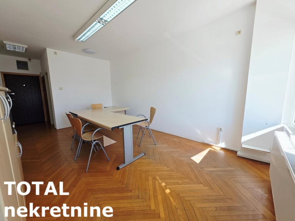 Slika 3 - Stan,NOVI SAD,BULEVAR,kv: 46.00, € 143000, ID: 1102583