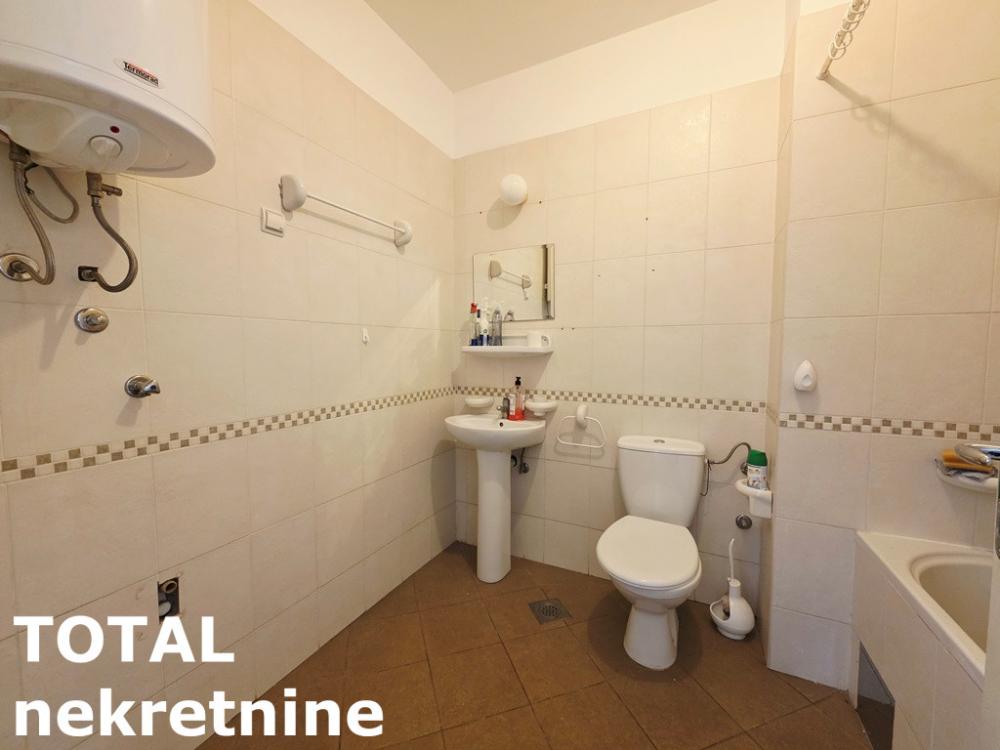 Slika 11 - Stan,NOVI SAD,BULEVAR,kv: 46.00, € 143000, ID: 1102583