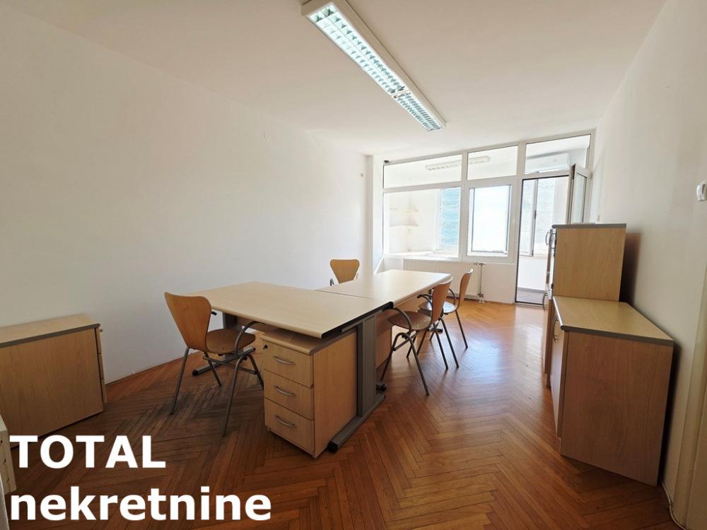 Slika 1 - Stan,NOVI SAD,BULEVAR,kv: 46.00, € 143000, ID: 1102583