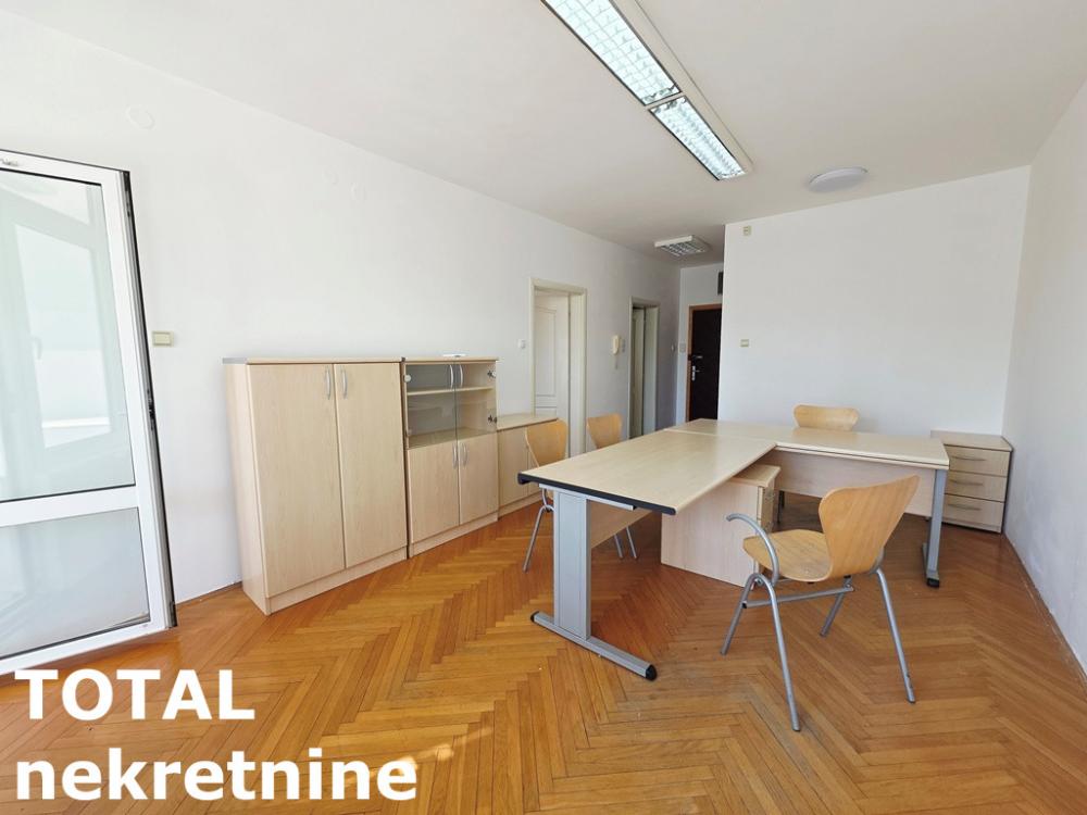 Slika 2 - Stan,NOVI SAD,BULEVAR,kv: 46.00, € 143000, ID: 1102583