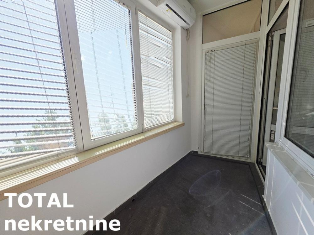 Slika 10 - Stan,NOVI SAD,BULEVAR,kv: 46.00, € 143000, ID: 1102583