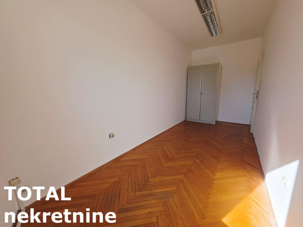 Slika 7 - Stan,NOVI SAD,BULEVAR,kv: 46.00, € 143000, ID: 1102583