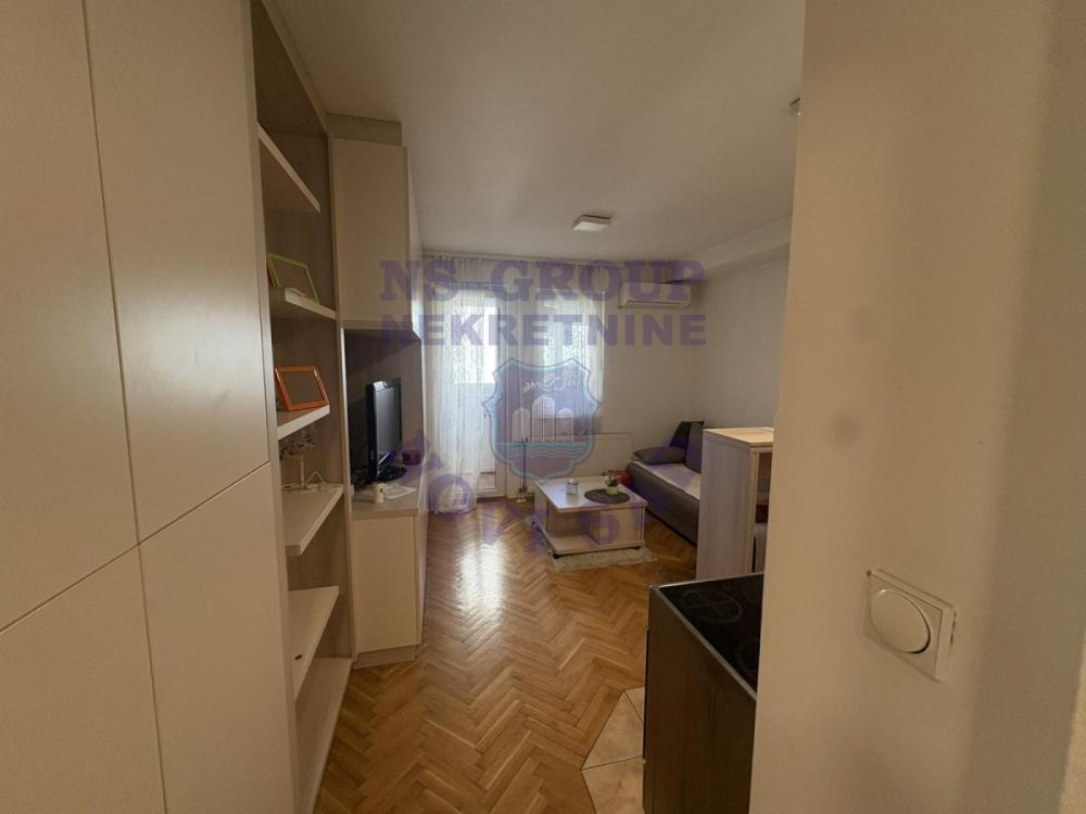 Slika 3 - Jednosoban, 25m2, Bulevar oslobođenja Novi Sad, sa terasom, ima lift