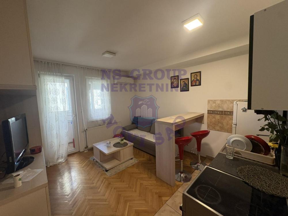 Slika 2 - Jednosoban, 25m2, Bulevar oslobođenja Novi Sad, sa terasom, ima lift