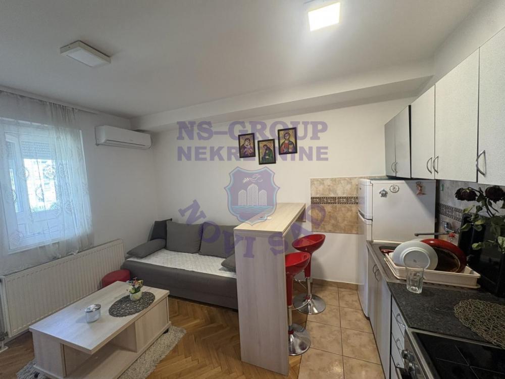 Slika 5 - Jednosoban, 25m2, Bulevar oslobođenja Novi Sad, sa terasom, ima lift