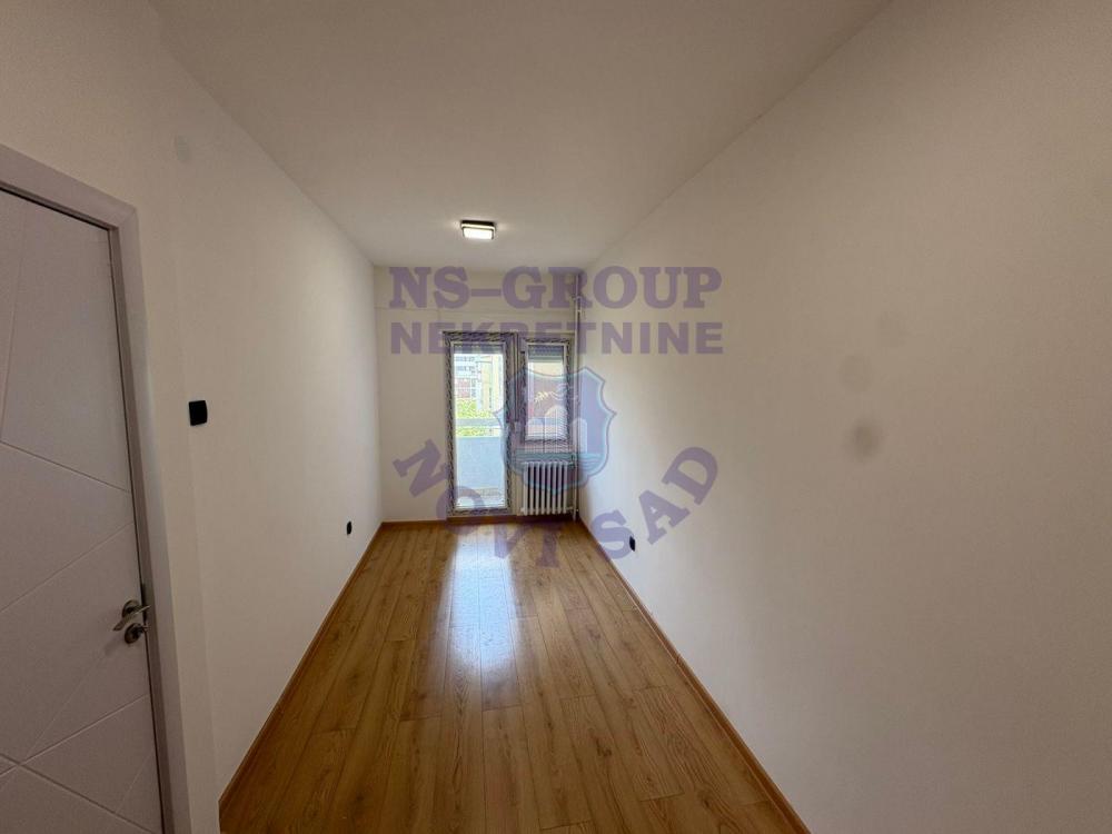 Slika 4 - Na prodaju dvosoban stan površine 38m², u neposrednoj blizini Novosadskog sajma. 