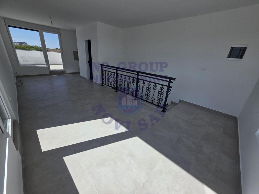 Slika 8 - Troiposoban, 224m2, Petrovaradin Novi Sad, sa terasom