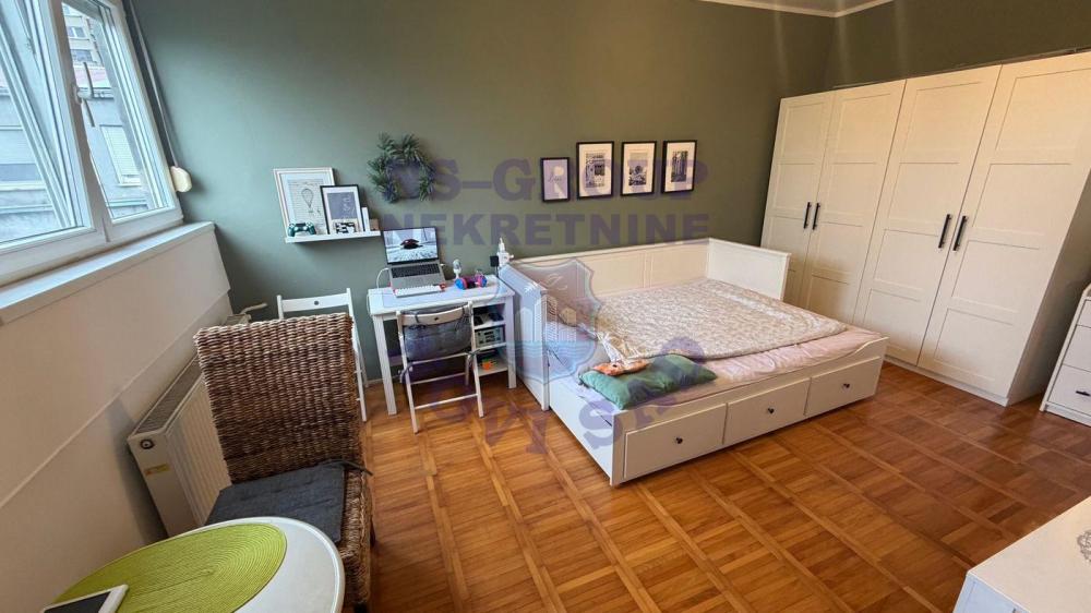 Slika 1 - 569381-Prodaje se kompletno renovirana garsonjera na Bulevaru oslobođenja 