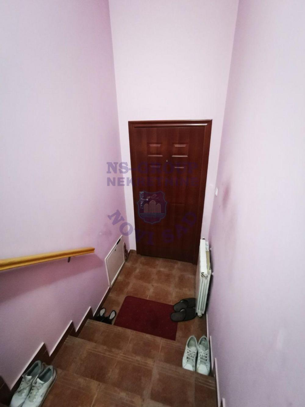 Slika 11 - Odlican dvoiposoban stan na Bulevaru!