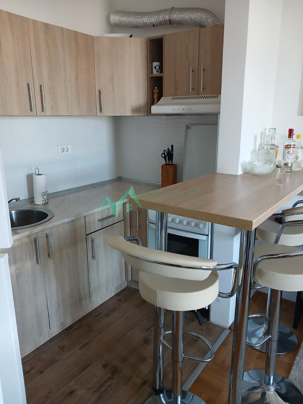 Slika 3 - Novi Sad, Bulevar patrijarha Pavla, U ceni nameštaj 