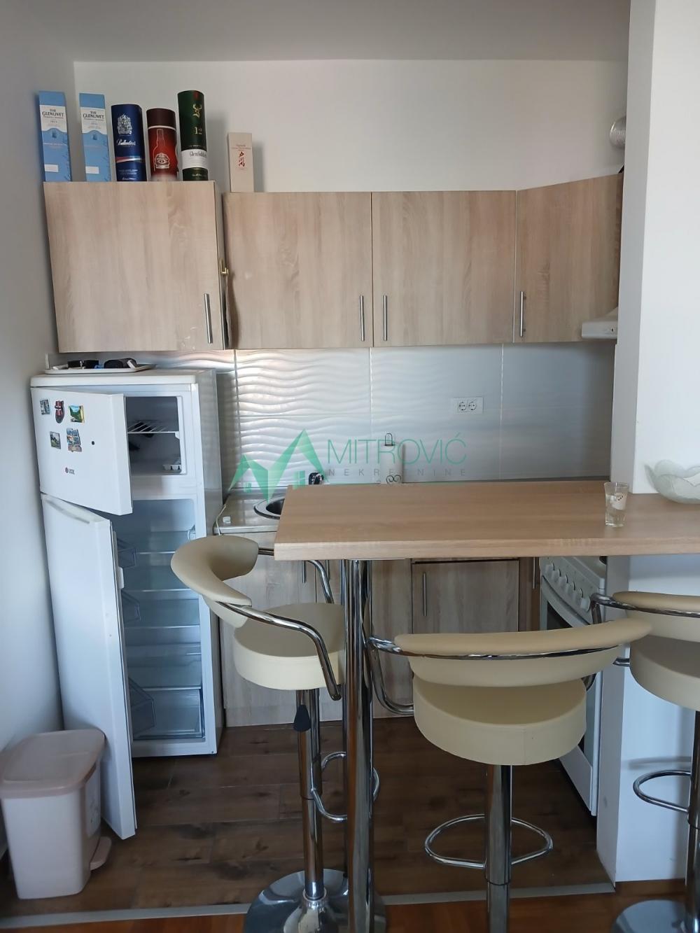 Slika 2 - Novi Sad, Bulevar patrijarha Pavla, U ceni nameštaj 