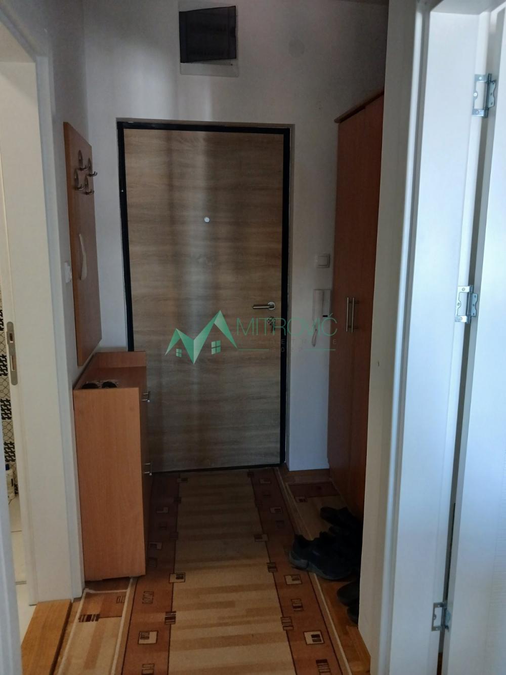 Slika 10 - Novi Sad, Bulevar patrijarha Pavla, U ceni nameštaj 