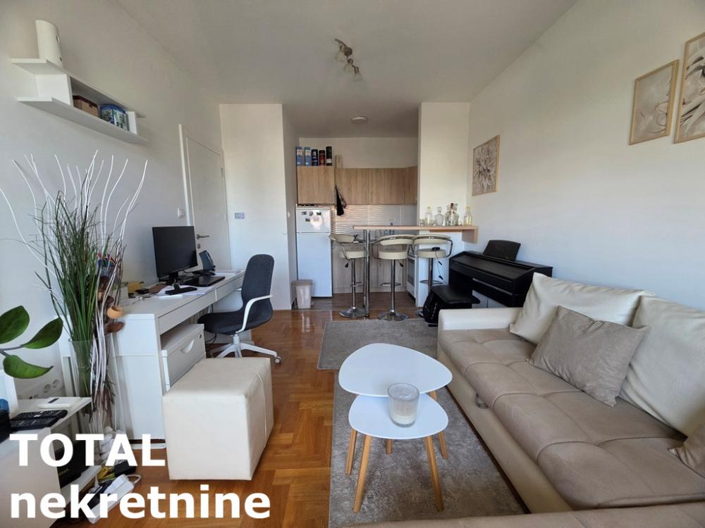 Slika 3 - Stan,NOVI SAD,BULEVAR PATRIJARHA PAVLA,kv: 36.00, € 129600, ID: 1102599