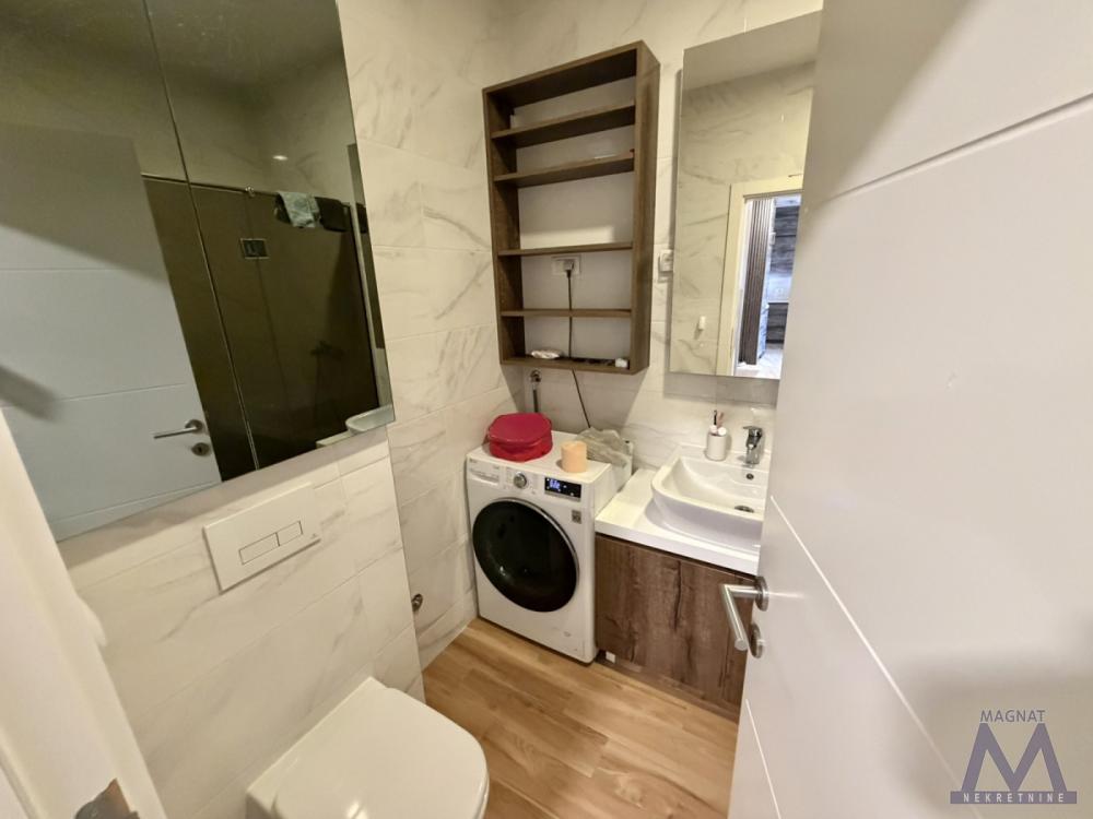 Slika 10 - Stan,NOVI SAD,BULEVAR EVROPE,kv: 58, € 180000, ID: 1019356