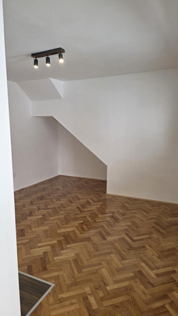 Slika 4 - Stan,NOVI SAD,CENTAR,kv: 22.00, € 77100, ID: 1059400