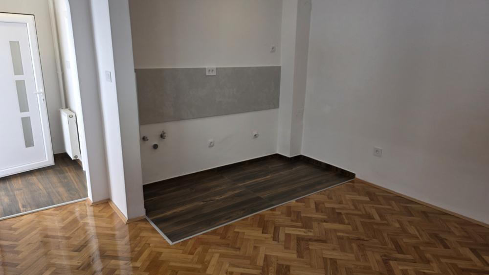 Slika 7 - Stan,NOVI SAD,CENTAR,kv: 22.00, € 77100, ID: 1059400