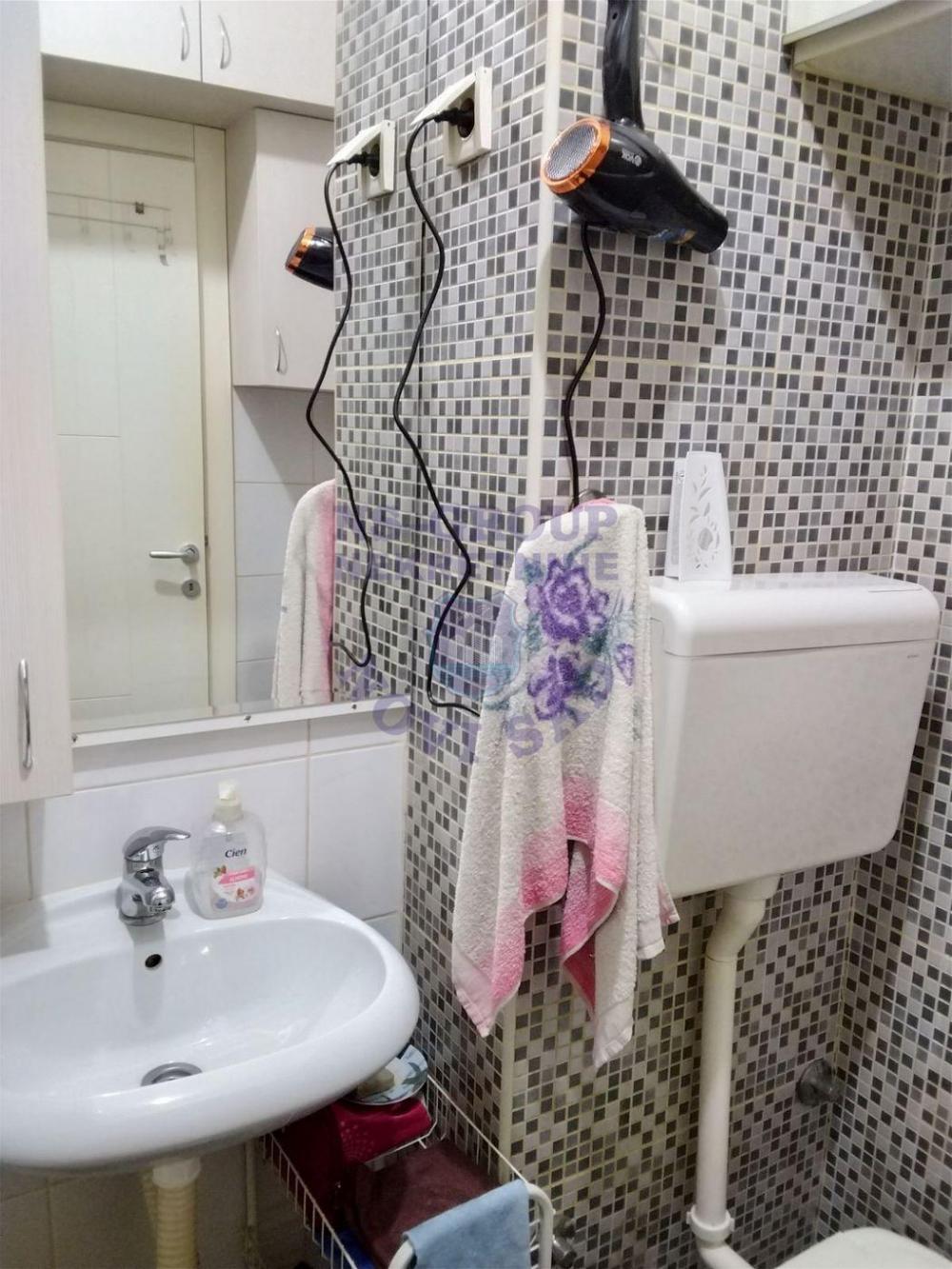 Slika 9 - Odlican dvosoban stan na Novom Naselju!